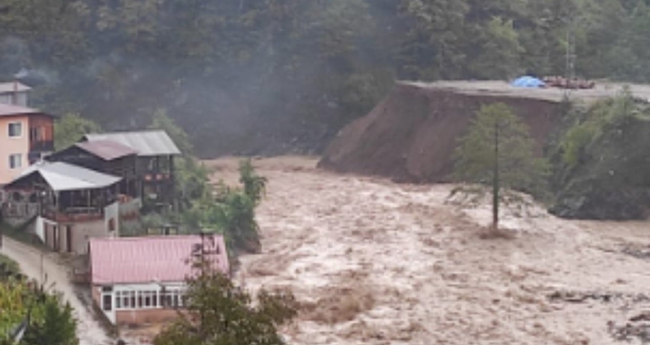 artvin borckada saganak sele donustu karagol ve koy yollari sular altinda kaldi BSIXXQyR