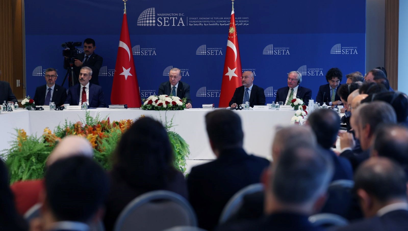 cumhurbaskani erdogan abdli dusunce kurulusu temsilcileriyle bir araya geldi IgNG9fF3