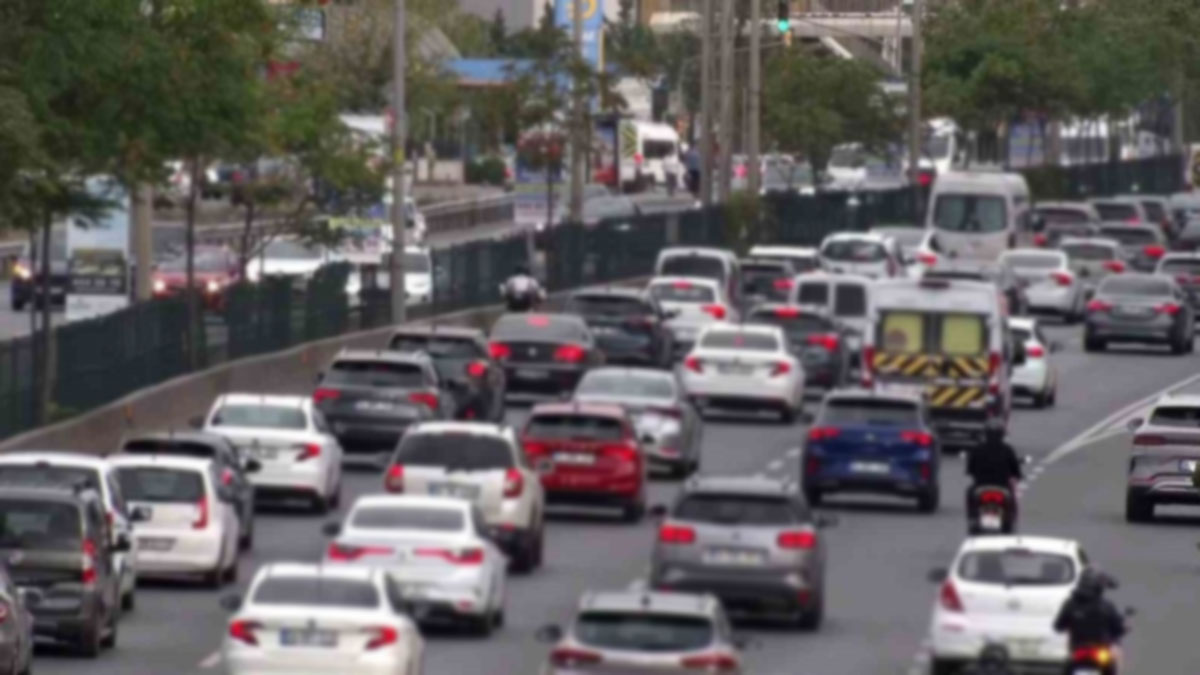 istanbulda trafige cikacak suruculer dikkat belli bolgelerde yuzde 63e dayandi e2ges4JW