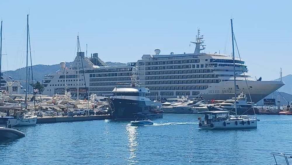 marmaris limanina iki kruvaziyer gemi demir atti tnE8I5UR