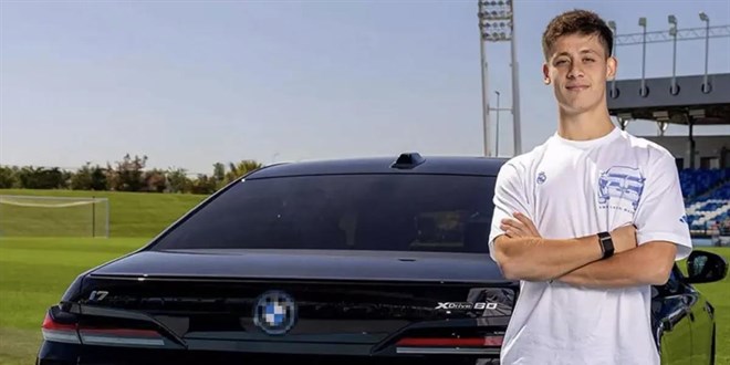 arda gulere servet degerinde hediye elektrikli araba 7alu3Spc.jpg