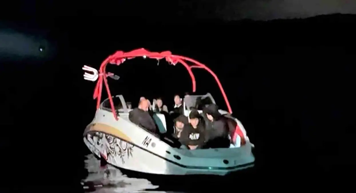 datca aciklarinda 19 duzensiz gocmen kurtarildi 3JyDZVSw.jpg