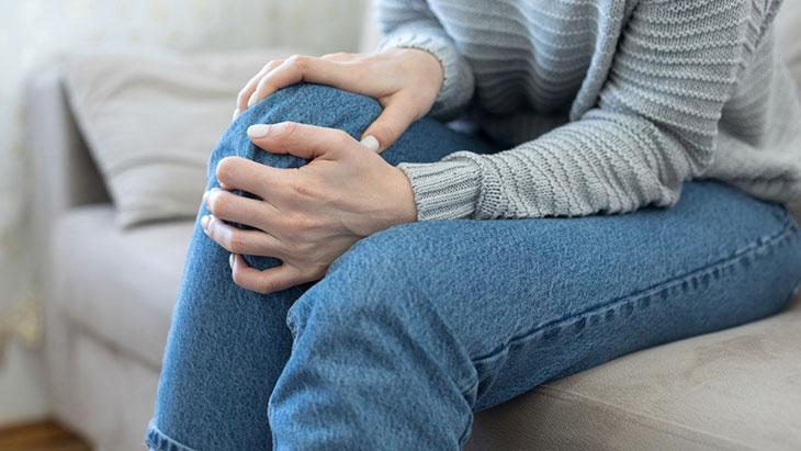 dizinizdeki agrilar adim atmayi bile onluyorsa dikkat sebebi ekleminizdeki kireclenme olabilir n2EpbVdC