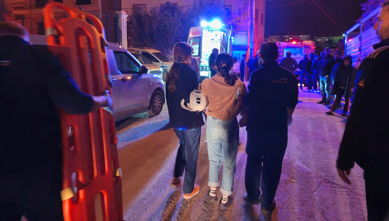 dugun hazirligi yapilan evin tavani coktu 6 yarali BIphTlN8.jpg