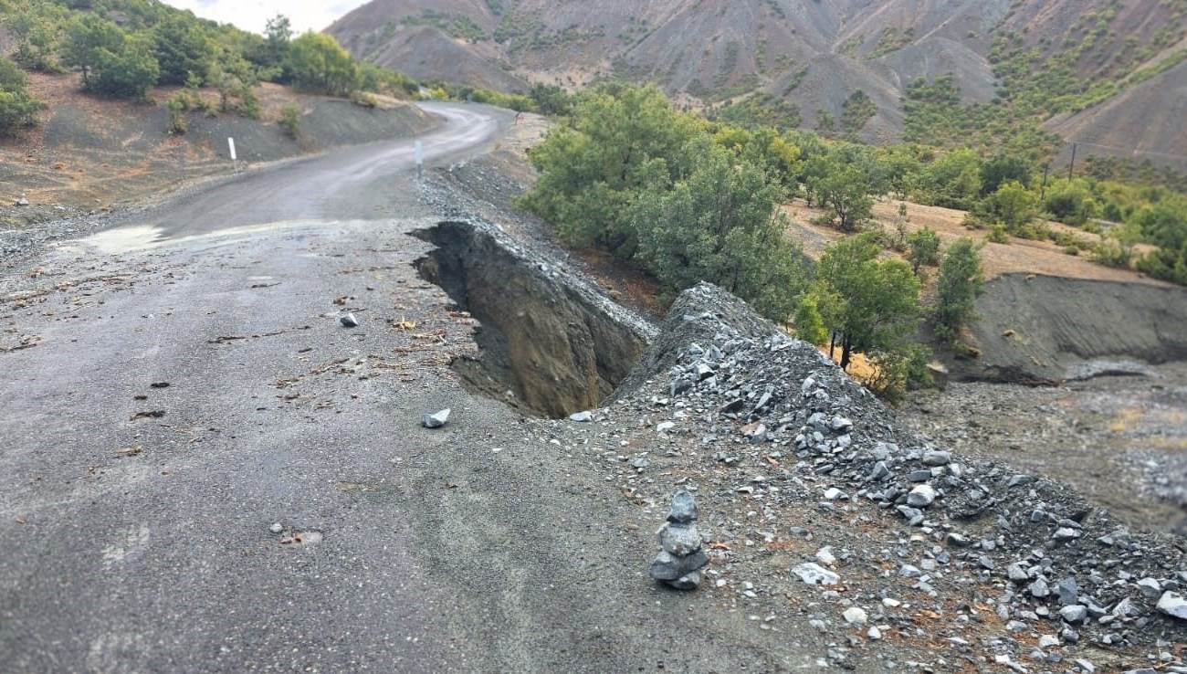 elazigda koy yolunda cokme zq6sfY6v.jpg