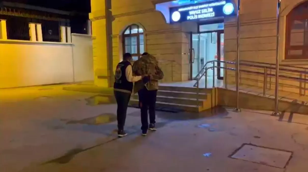 istanbulda genc kiza otobus duraginda sozlu taciz nDs9yRmn