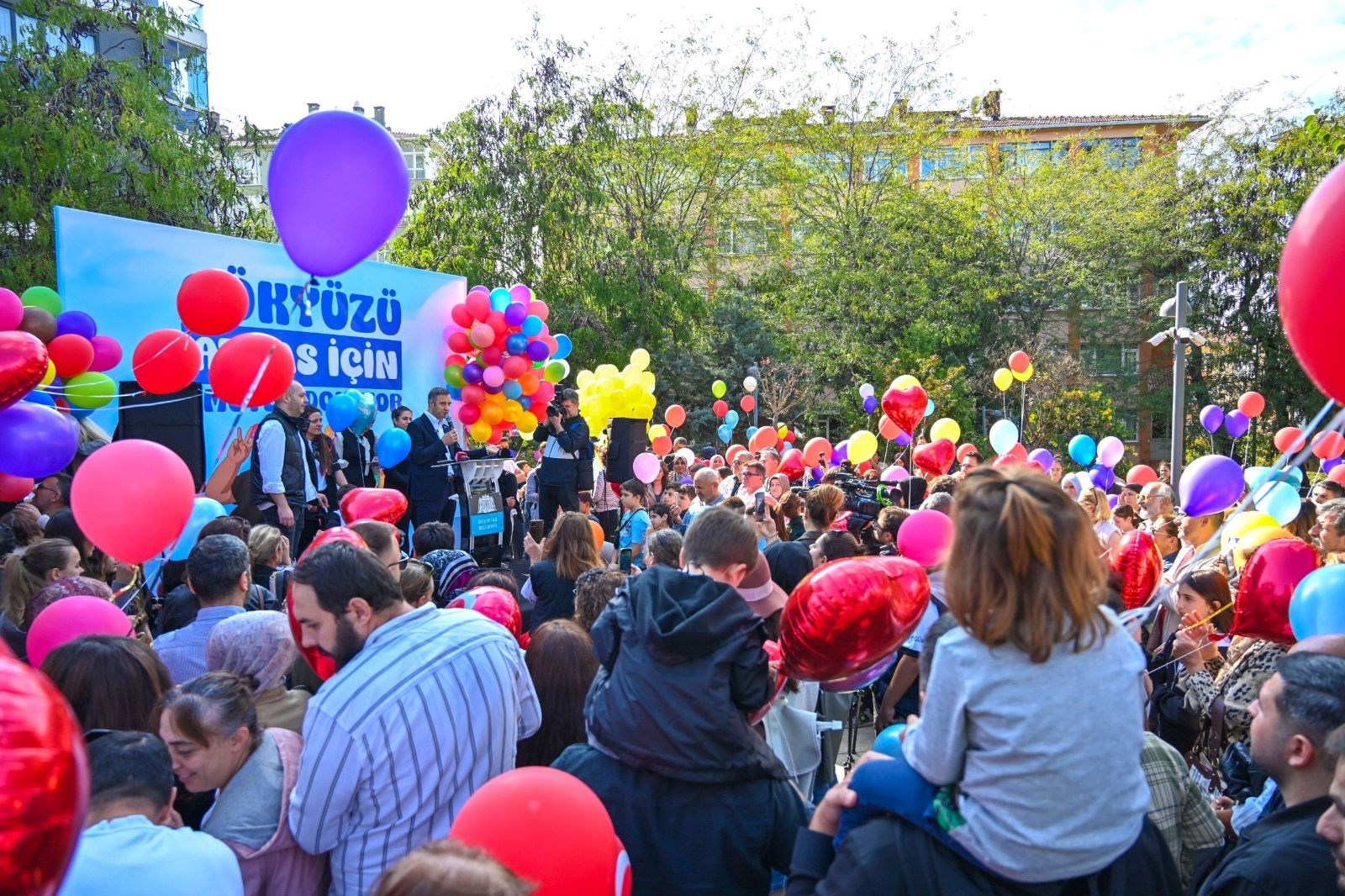 losemiyi 2nci kez yenen atlas icin balonlar gokyuzune birakildi 57uIGpV3